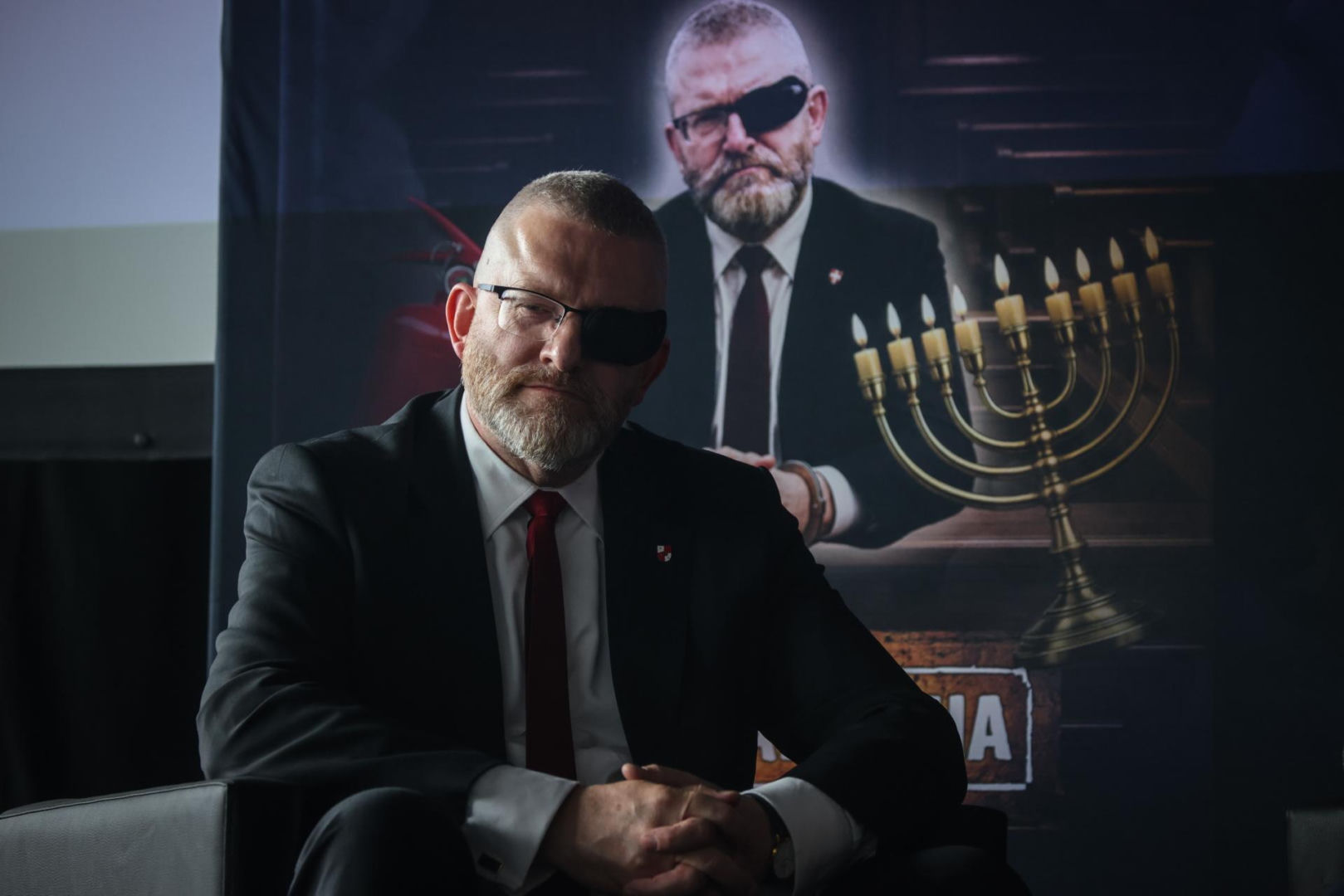 Zarzut zaprzeczania zbrodniom dla Brauna. Europoseł się nie przyznał