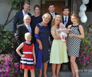 M jak miłość. Hania (Maja Marczak), Lucjan (Witold Pyrkosz), Natalka (Marcjanna Lelek), Ula (Iga Krefft), Barbara (Teresa Lipowska), Franek (Piotr Nerlewski) Marek (Kacper Kuszewski)