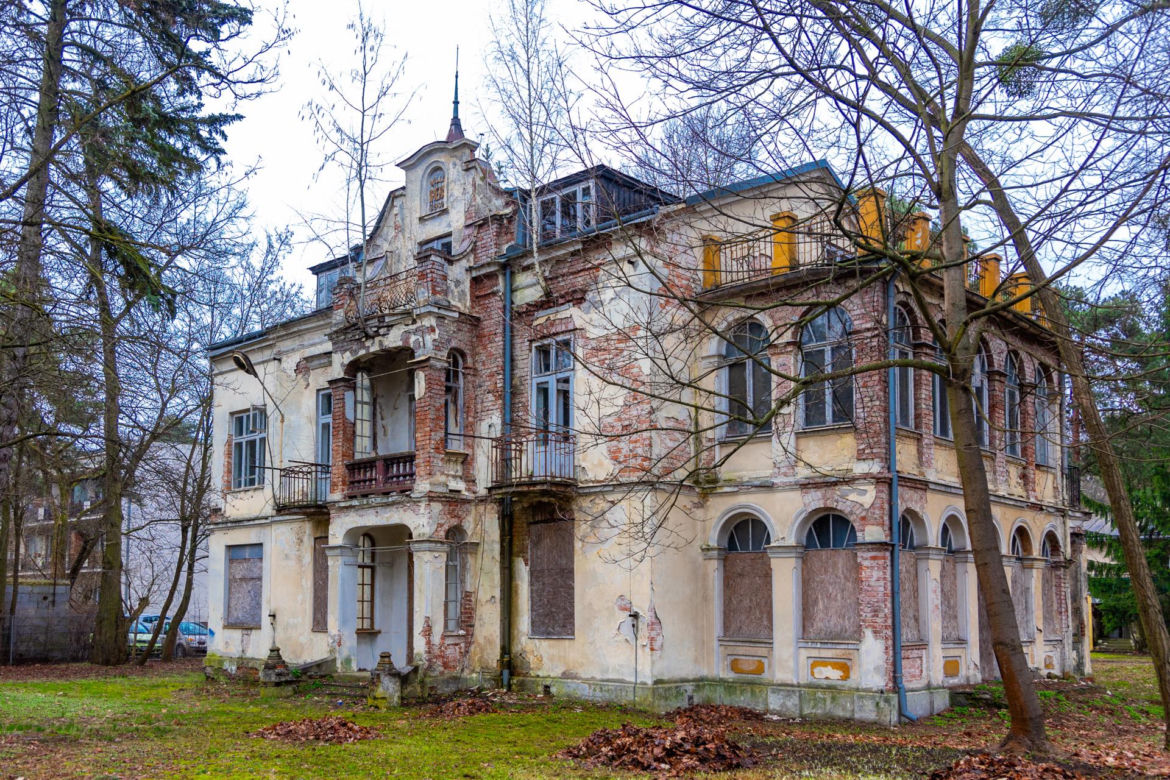Konstancin-Jeziorna. Opuszczone wille - zobacz zdjęcia rezydencji, które kiedyś zachwycały