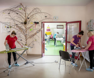 Poseł z Rzeszowa przeznaczył swoją dietę na materiał do szycia maseczek