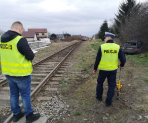 Jak doszło do wypadku w Wilkowicach? Samochód wjechał pod szynobus