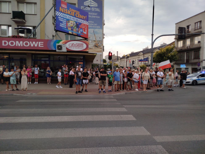 „Cześć i chwała bohaterom!”. Siedlczanie spotkali się w centrum miasta, by uczcić 82. rocznicę wybuchu Powstania Warszawskiego