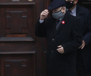 Jarosław Kaczyński modlił się za Ojczyznę