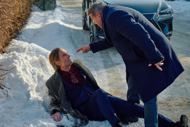 Podczas pogrzebu rodziców Alana Mariuszowi kompletnie puszczają nerwy.