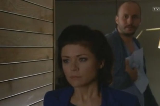 M jak miłość odc. 1020. Kinga (Katarzyna Cichopek), Robert Lubiński (Tomasz Borkowski)
