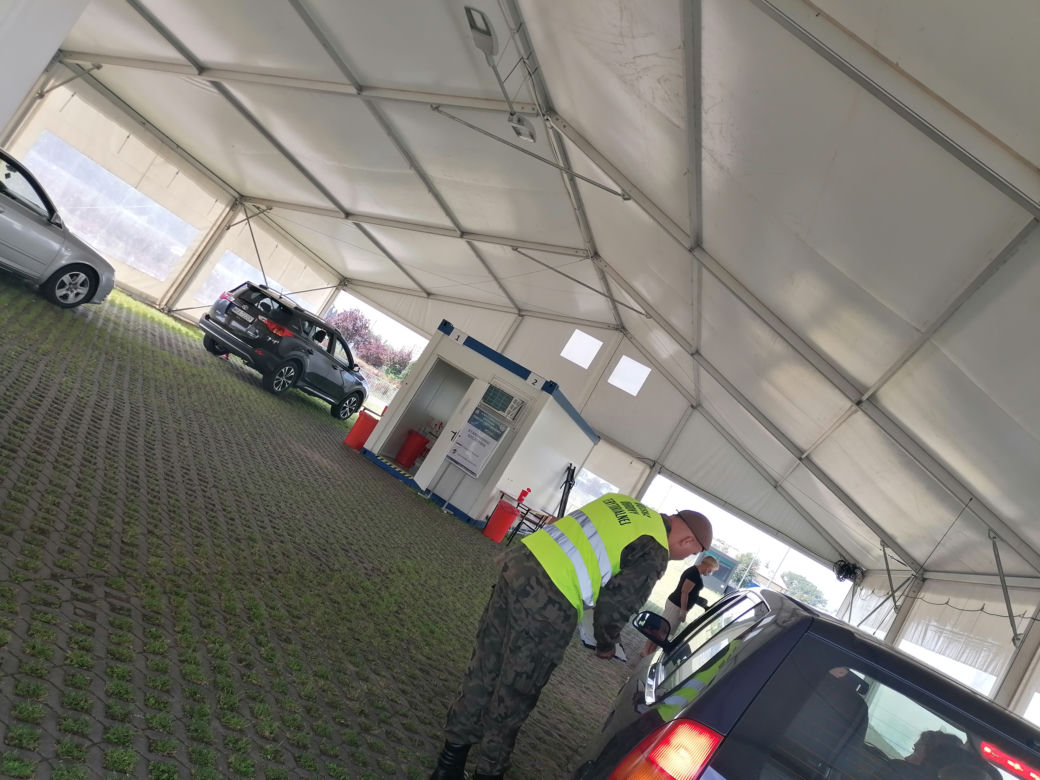 Punkt wymazów drive thru na Dębowej kończy swoją prace