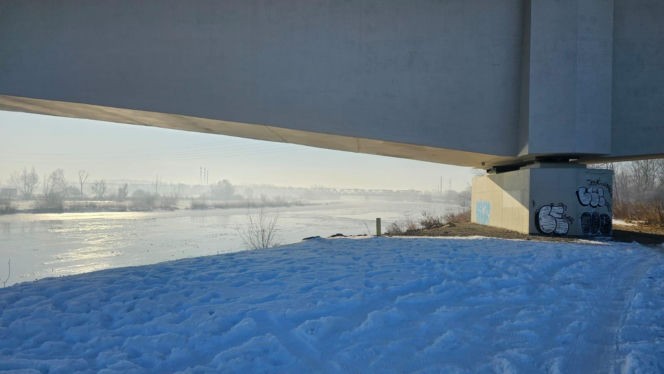 Wierzchosławice - akcja strażaków na zamarzniętym Dunajcu