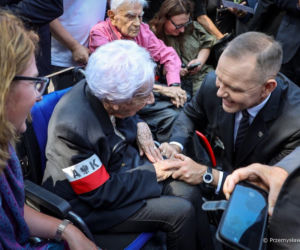 Poruszające sceny z Nawrockim. Tak potraktował uczestniczkę Powstania Warszawskiego