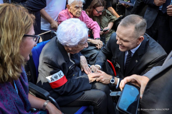 Poruszające sceny z Nawrockim. Tak potraktował uczestniczkę Powstania Warszawskiego