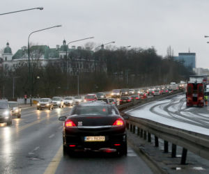 Slalom na Trasie Łazienkowskiej. Trwa remont wiaduktów
