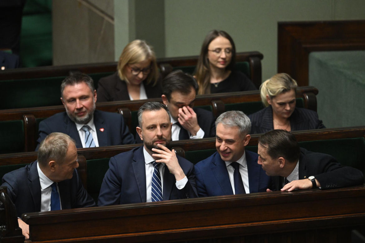 Sikroski bez hamulców do Macierewicza: Antek świrze!