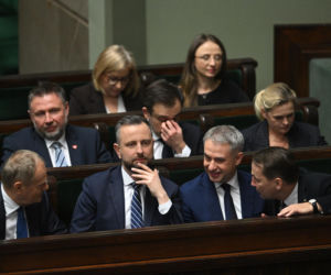 Sikroski bez hamulców do Macierewicza: Antek świrze!