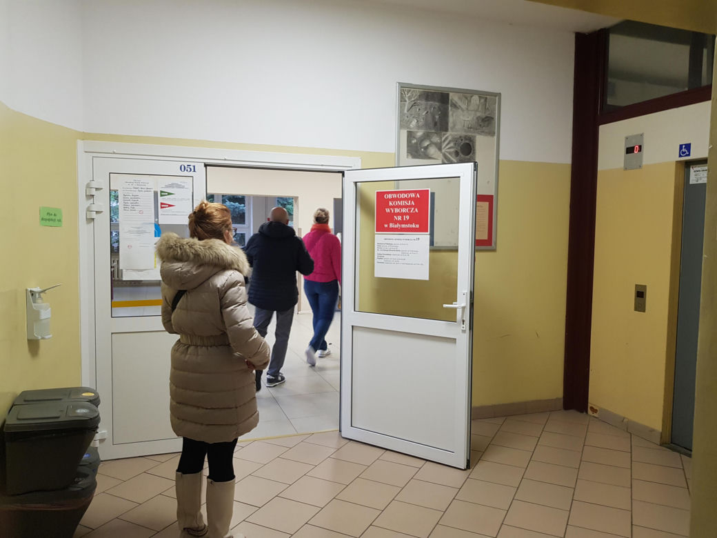 Tak wyglądają wybory 2023 w Białymstoku. Mieszkańcy woj. podlaskiego ruszyli na głosowanie [ZDJĘCIA] 