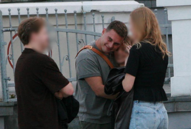 Adam Zdrójkowski zakochany po uszy. Szaleję w Sopocie z nową dziewczyną. Całusy, uśmiechy i spacer za rękę