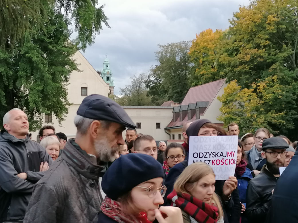 Protest przed krakowską kurią