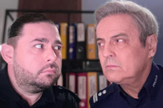 Aktor Ojca Mateusza wszedł do grobu. Porażające zdjęcia. Poczucie humoru powala na łopatki