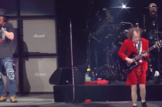 Czy Axl Rose spóźniał się na koncerty AC/DC? Na to odpowiedział Angus Young