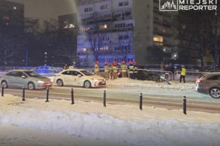 Toyota na torach, kierowca dał nogę! Groźna kolizja w al. Solidarności