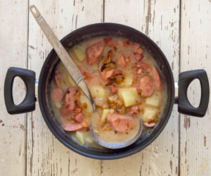 Zalewajka, żurek i barszcz biały – czym się różnią naprawdę? Wiele osób wciąż je myli