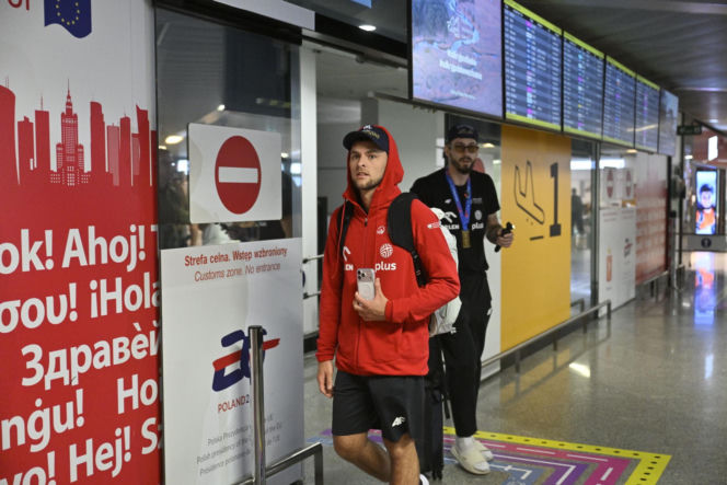 Złoci siatkarze po perypetiach wrócili do Polski