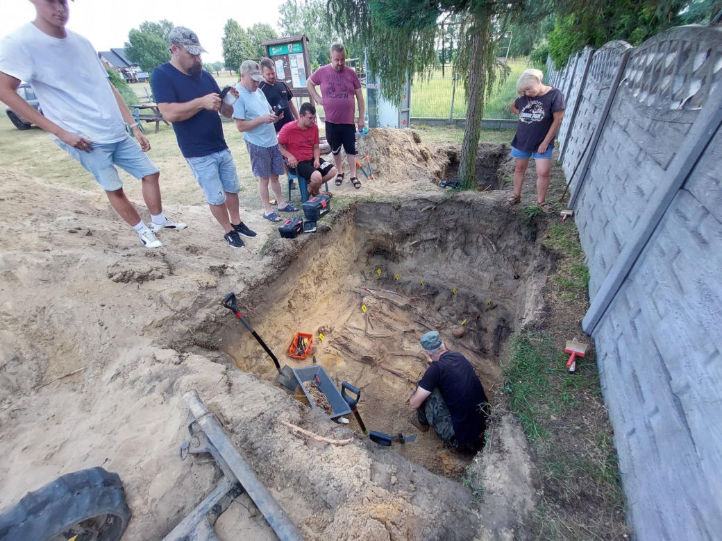 Wśród szczątków znaleziono zaskakujący przedmiot