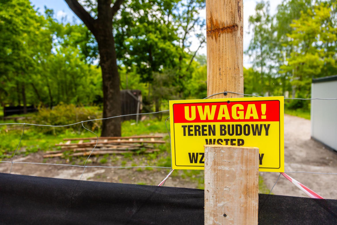 Domki fińskie na Polu Mokotowskim w trakcie odbudowy