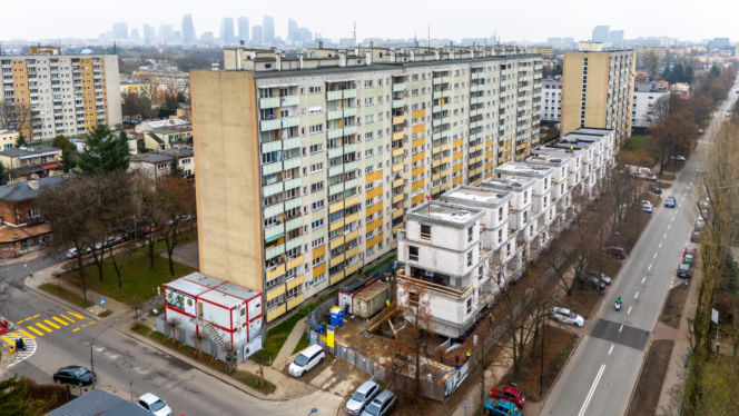 Nowy blok zasłonił im słońce. Mieszkańcy się wściekli: „nie można nawet okna otworzyć”