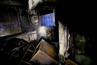 Trwa ustalanie przyczyn wczorajszego pożaru przy ul. Księcia Janusza w Łomży ZDJĘCIA