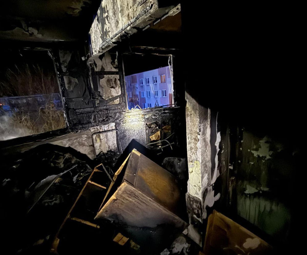 Trwa ustalanie przyczyn wczorajszego pożaru przy ul. Księcia Janusza w Łomży ZDJĘCIA