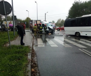 Zderzenie busa z samochodem dostawczym w Nowych Żukowicach