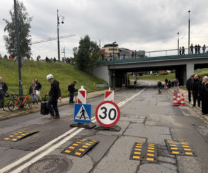 Cichy marsz w Krakowie po tragicznym wypadku. Zginęło młode małżeństwo