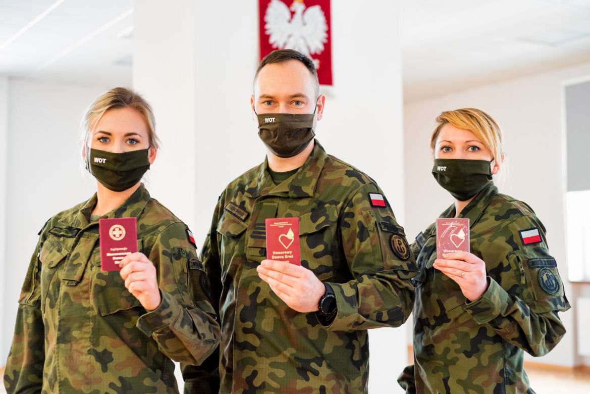 Łódzcy terytorialsi honorowo oddają krew i namawiają do tego innych: "To naprawdę nie boli!"