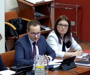 Dom weterana i dyskusja na sesji