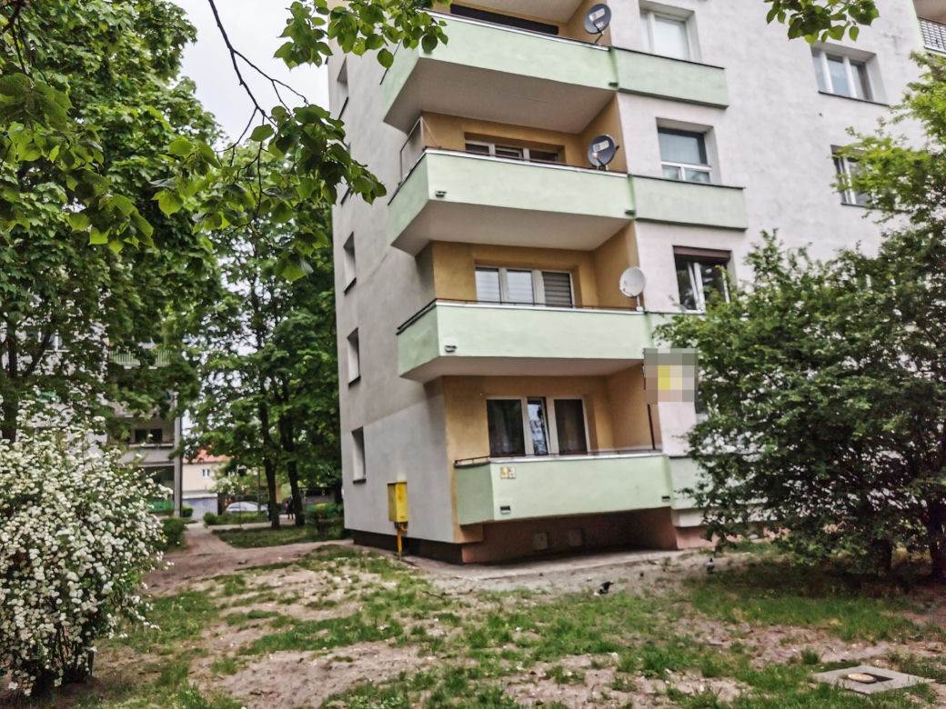 Dziewczynka wypadła z balkonu we Włocławku. Ojciec miał 1,7 promila