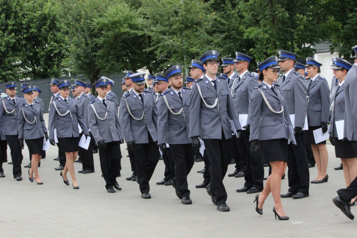 Święto policji w Toruniu. Funkcjonariusze odebrali nagrody i nominacje