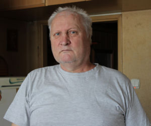 Pan Leszek wpadł pod tramwaj i stracił nogę. Teraz walczy przed sądem