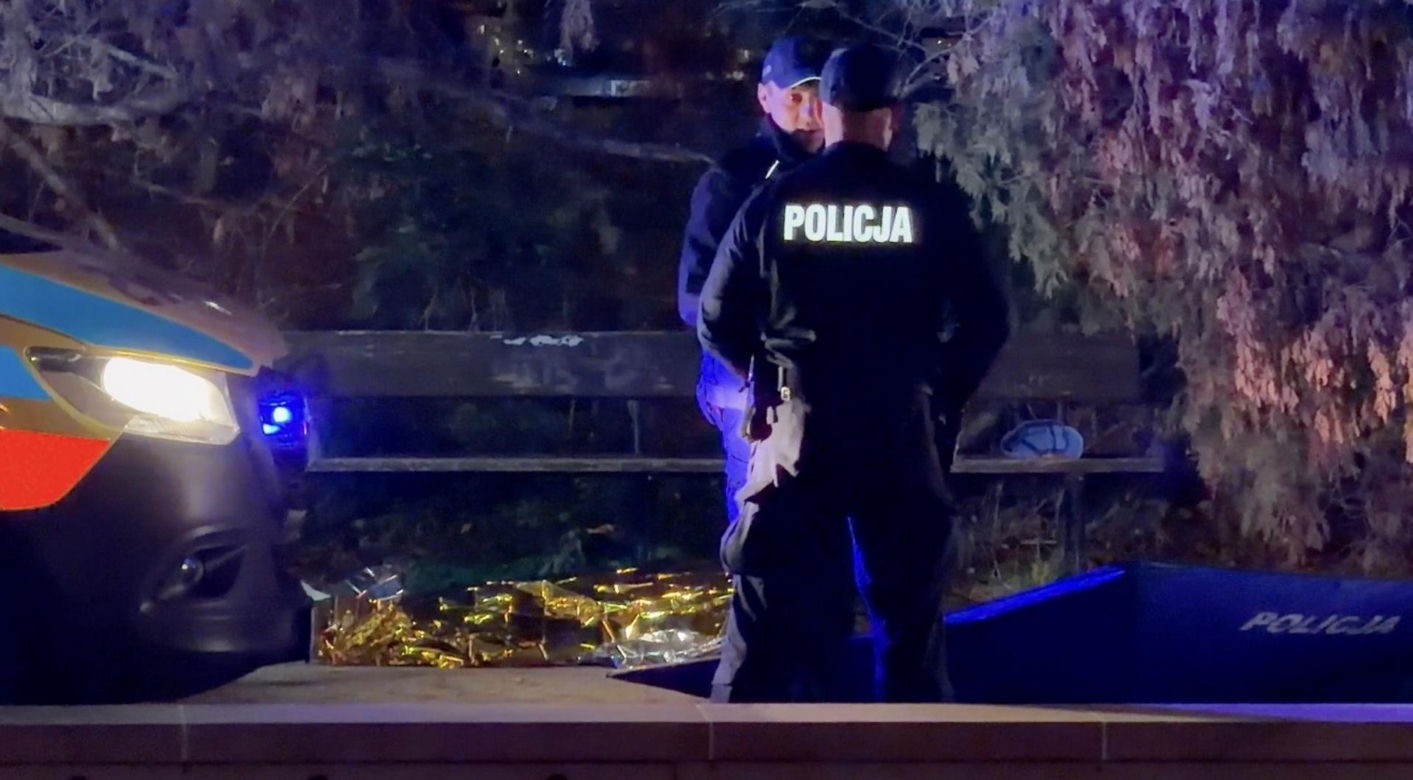 Wyglądał, jakby spał na ławce. Tragiczne odkrycie w warszawskim parku