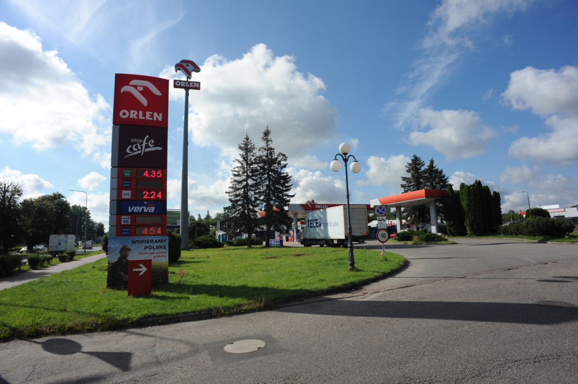 Koszalin: Pijany mężczyzna groził wysadzeniem stacji benzynowej
