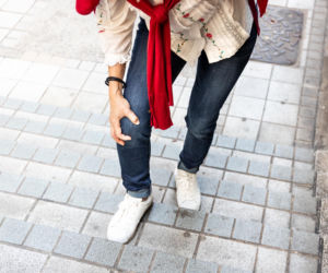 Na schodach bolą cię kolana? Prosty sposób działa lepiej, niż maści z apteki 