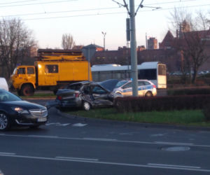 Kolizja tramwaju z samochodem ul. Czerwona Droga