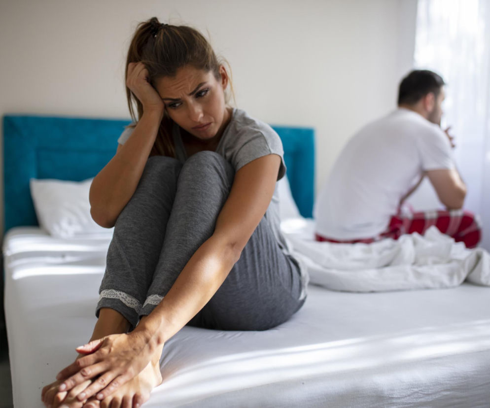 Seks po porodzie boli? Przyczyn może być wiele, a jedna to... karmienie piersią