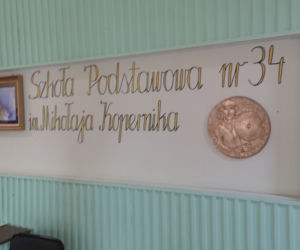 Egzamin ósmoklasisty 2021 w Katowicach. Uczniowie zestresowani! Jak im poszło? [ZDJĘCIA, WIDEO]