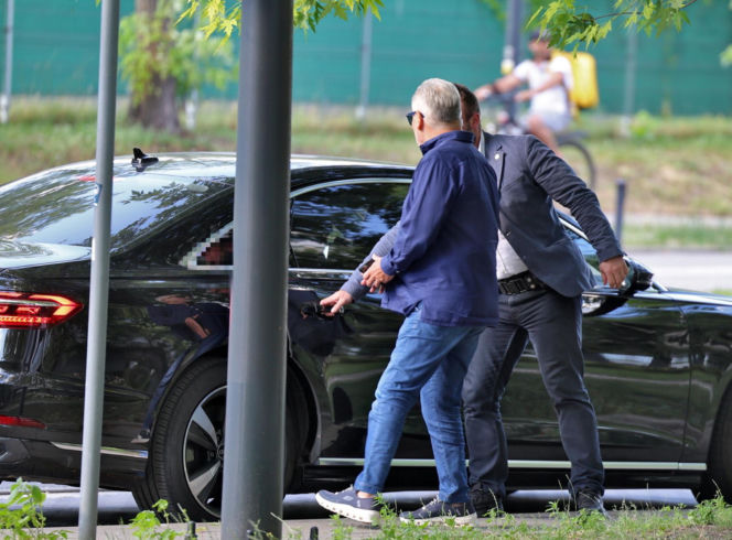 Aleksander Kwaśniewski u fryzjera
