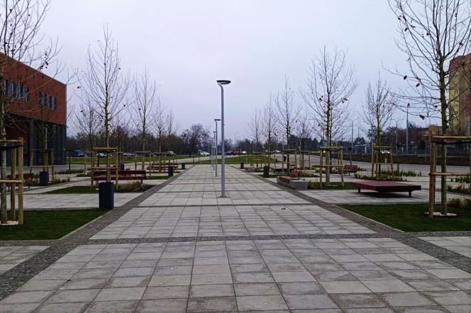 Plac przed Netto Areną po przebudowie