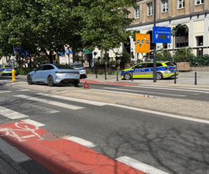 Radiowóz wjechał w elektryka. Niecodzienna kraksa w centrum Warszawy
