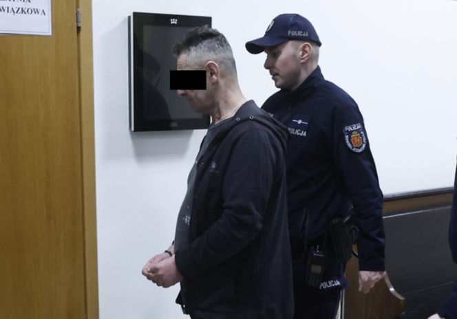 „Sztuczną szczękę wepchnięto jej do gardła”. Przerażające ustalenia. W mieszkaniu w Warszawie znaleziono cztery ciała