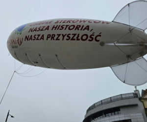 Poszerzenie granic administracyjnych Olsztyna kosztem Stawigudy i Dywit: mieszkańcy gmin protestowali przed ratuszem, byli prezydenci miasta popierają