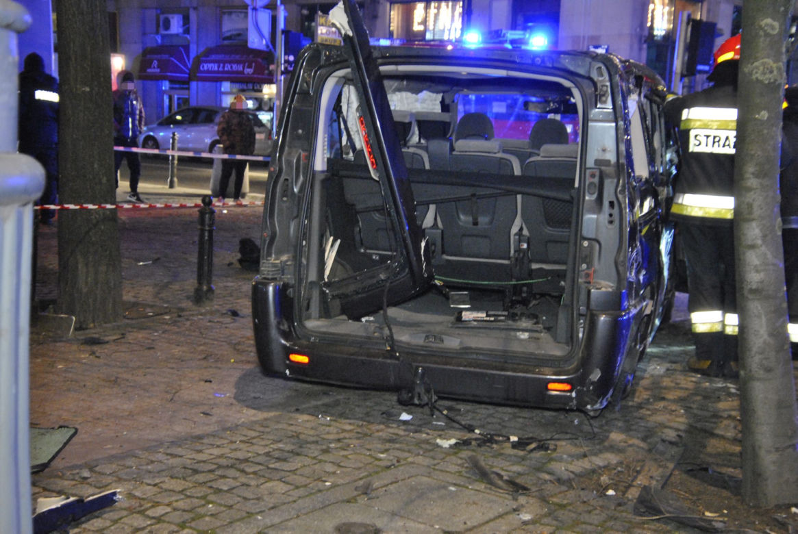 Zderzenie BMW z taksówką na Marszałkowskiej