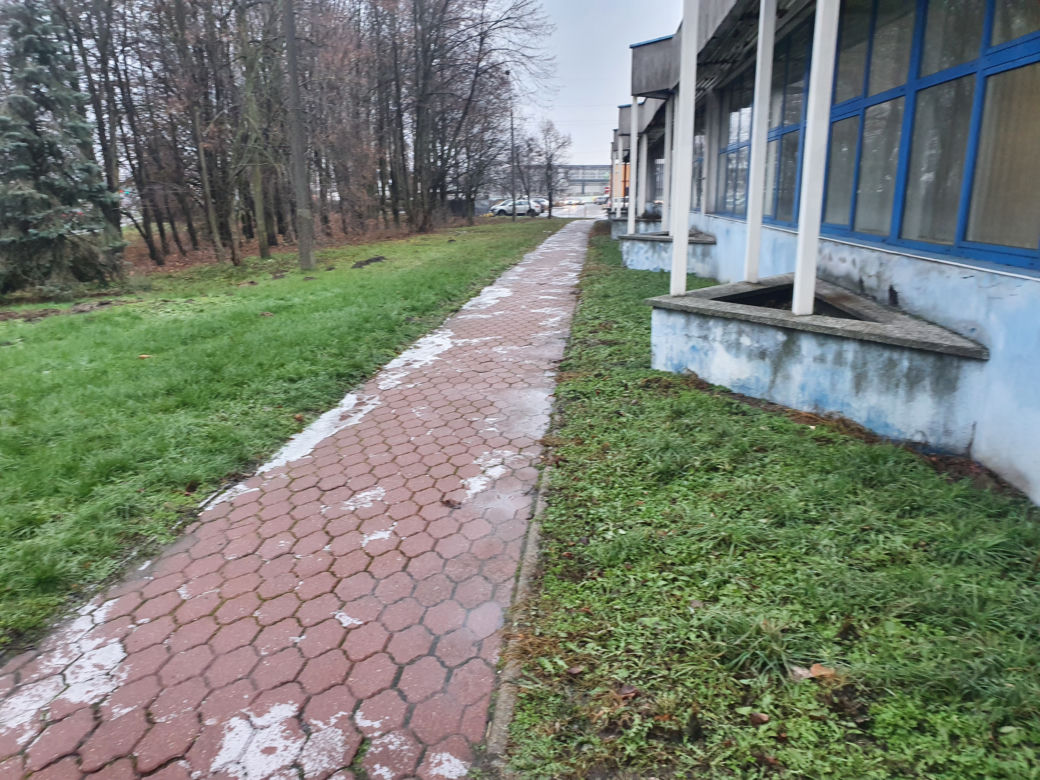 Ślizgawica w Toruniu. Na drogach i chodnikach jest bardzo niebezpiecznie