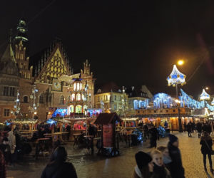 Jarmark Bożonarodzeniowy we Wrocławiu po zmroku. Robi wrażenie! [ZDJĘCIA]